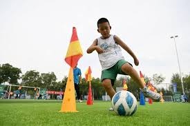数据平平却亮点足 杨瀚森首秀显潜力 在NBA未来可期